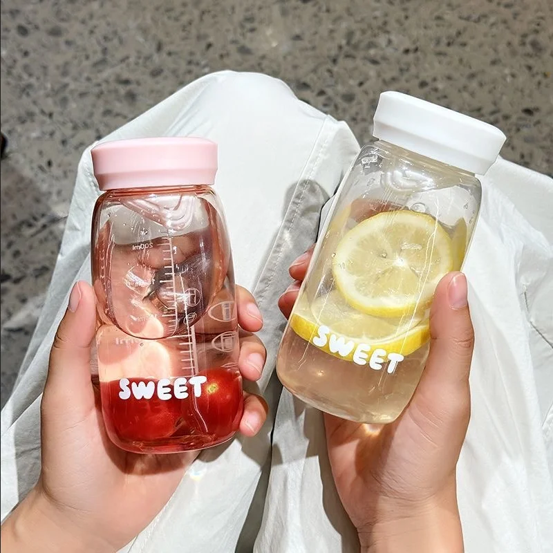Simple and fresh mini water cup heat-resistant anti drop portable plastic - close-up detail