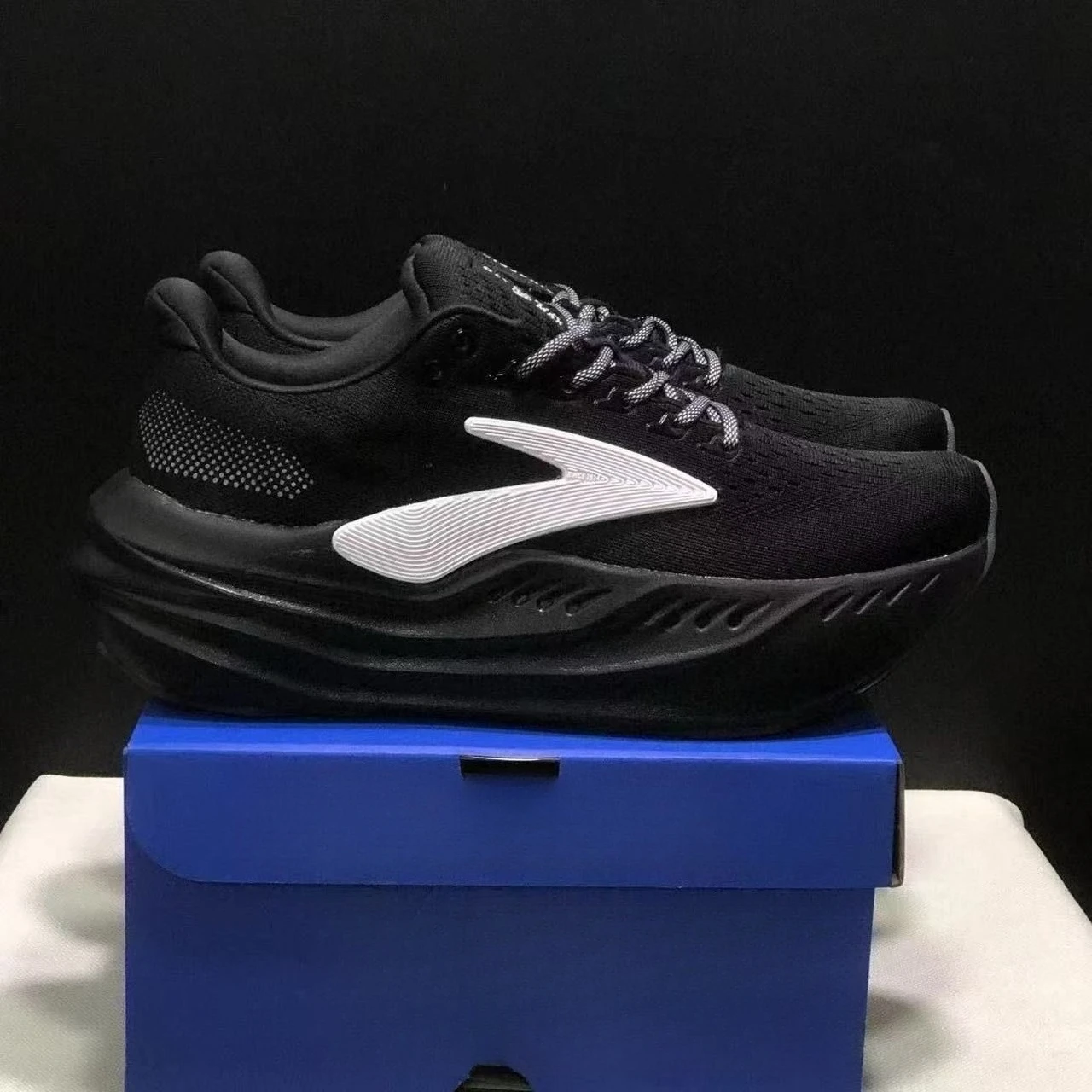 Men's Breathable Running Shoes – Lightweight Non-Slip Trainers, EU 36-45 - packaging