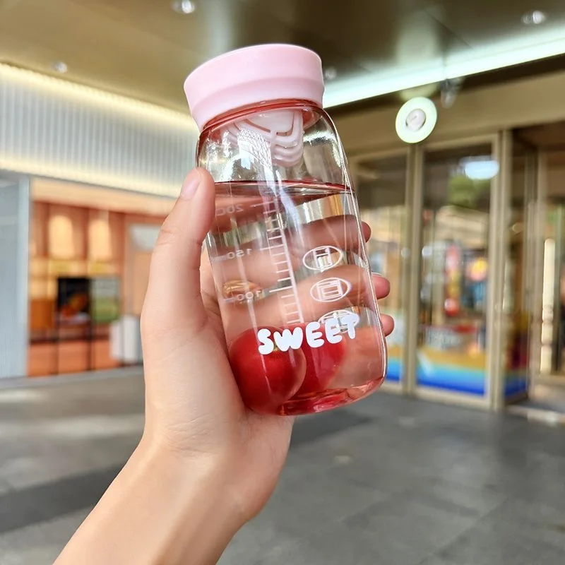 Simple and fresh mini water cup heat-resistant anti drop portable plastic - in use