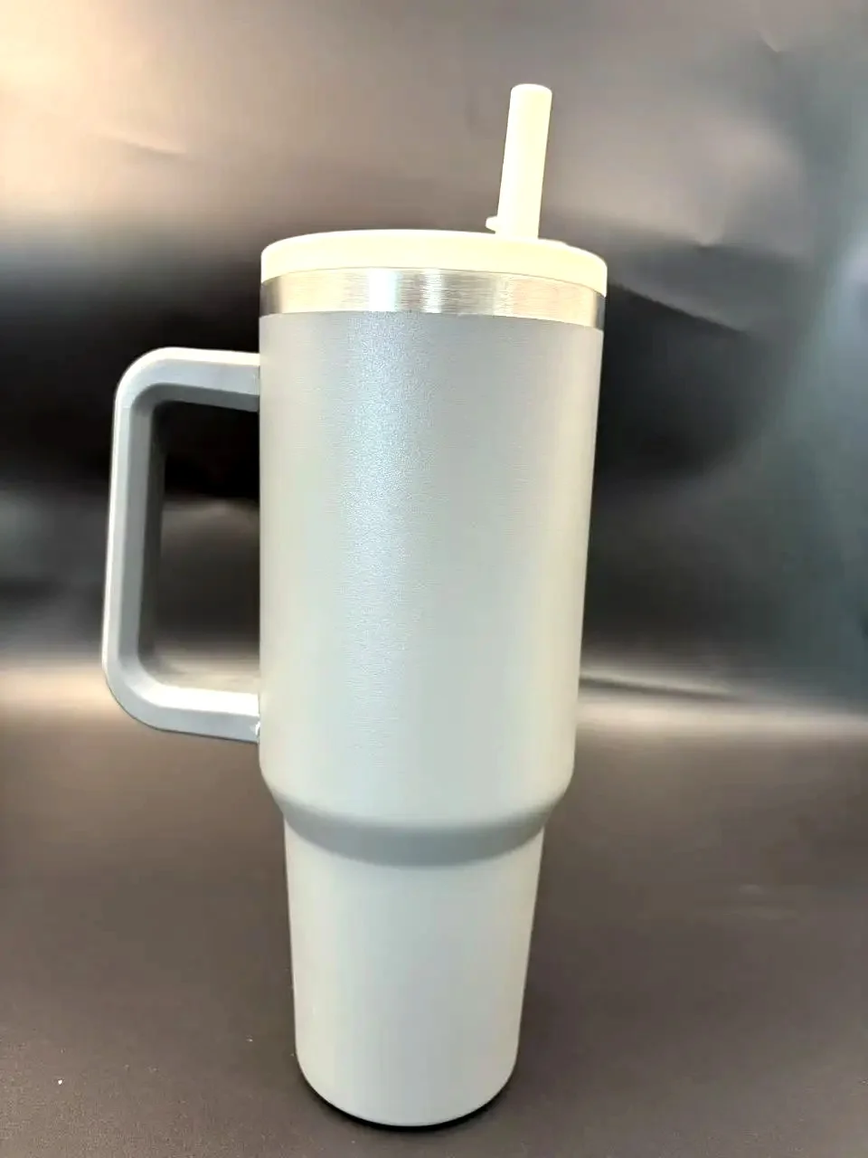 40oz Insulated Tumbler with Handle & Straw – 1200ml Double-Wall Travel Mug - in use