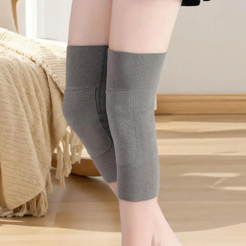 Winter Knee Warmers – Elastic Thermal Knee Brace for Cycling & Outdoors - in use