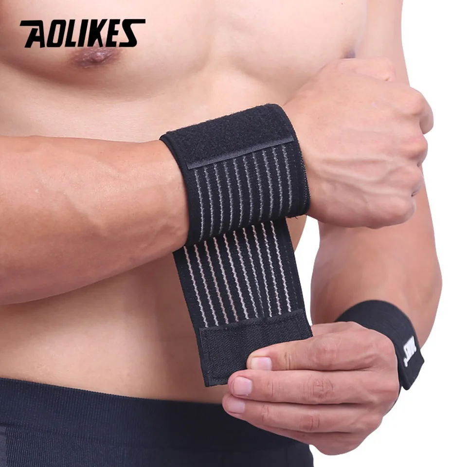 Elastic Hand & Wrist Bandage – Cotton Sports Wrist Wrap - in use