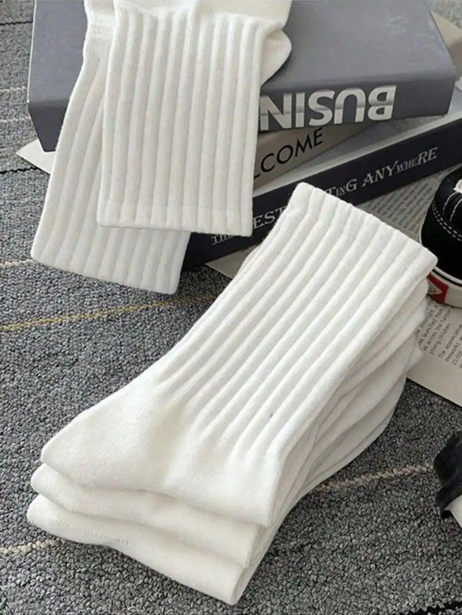 Mid-Calf Sports Socks – Odor-Resistant Moisture-Wicking Cushioned Socks - in use